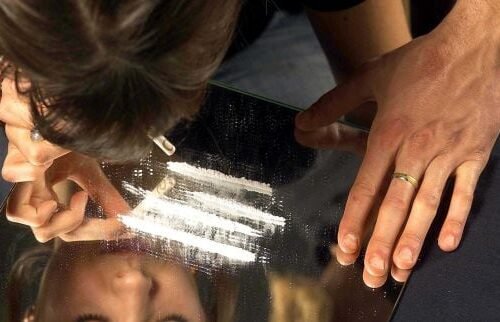 Cuando la cocaína destruye más allá del tabique nasal: del paladar a la base del cráneo