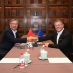 La UE alcanza un entendimiento con China para reducir la importación de coches híbridos a la mitad
