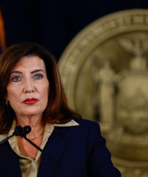 Kathy Hochul critica el manejo del caso de Cornell: “En qué mundo la policía no eleva” una denuncia de violación a la fiscalía