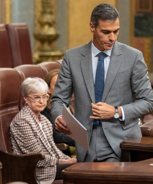 Sánchez mide el alcance del malestar social contra la derecha para decidir si convoca ya elecciones
