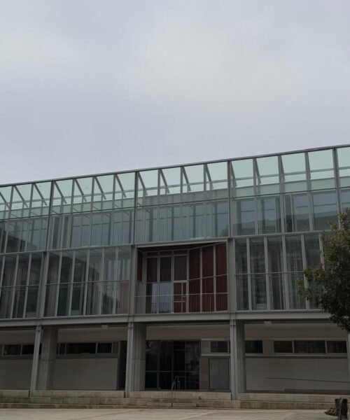 En Ribeira, adxudicada a nova iluminación da praza do Concello e mobiliario do Consistorio