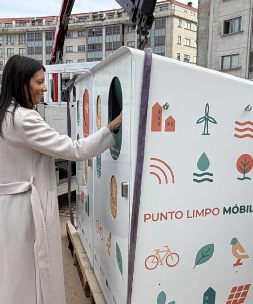 Ribeira conta co seu segundo punto limpo móbil que se focalizará na recollida de residuos domésticos no centro urbano