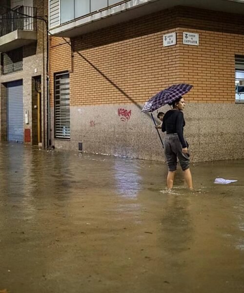 Protección Civil pide «no bajar la guardia» tras una noche de incidencias por el temporal en Cataluña